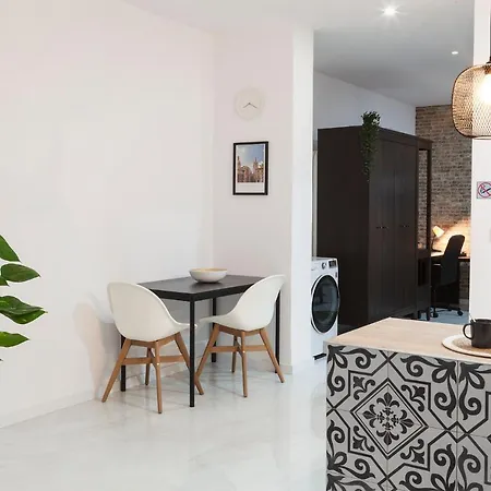 Artistic Digital Retreat-great Location Near Metro Appartement Valence