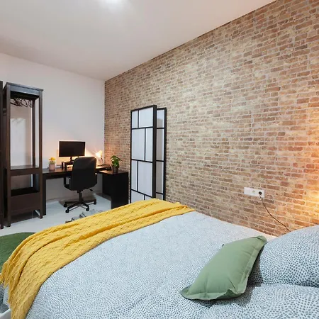 Artistic Digital Retreat-great Location Near Metro Appartement